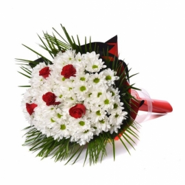  Marmaris Çiçek Gönder Beyaz Papatyalar ve 5 Adet Kırmızı Gül Buketi